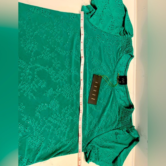 Short sleeved eyelet blouse. Polyester/spandex. Kelly green color. - Picture 3 of 5